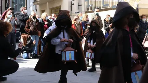 procesión de las Capas Pardas de los alumnos de la Medalla Milagrosa
