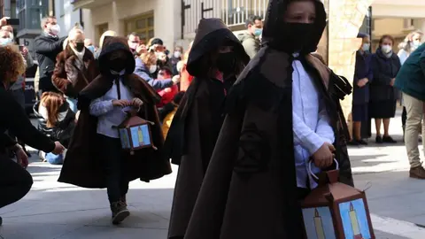 procesión de las Capas Pardas de los alumnos de la Medalla Milagrosa