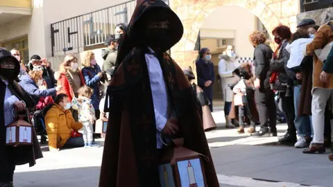 procesión de las Capas Pardas de los alumnos de la Medalla Milagrosa