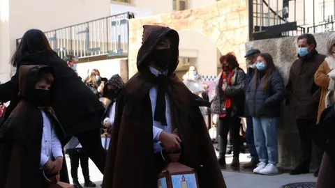 procesión de las Capas Pardas de los alumnos de la Medalla Milagrosa