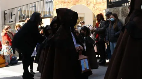procesión de las Capas Pardas de los alumnos de la Medalla Milagrosa