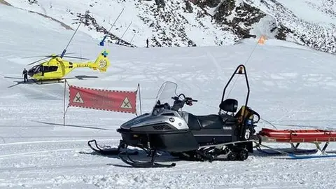 El helicóptero medicalizado llega al lugar de los hechos, en la estación de San Isidro. Foto Leonoticias