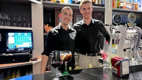 Los dueños del Bar La Comedia en Toro