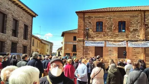 Concentración en Tábara en defensa de la Sanidad