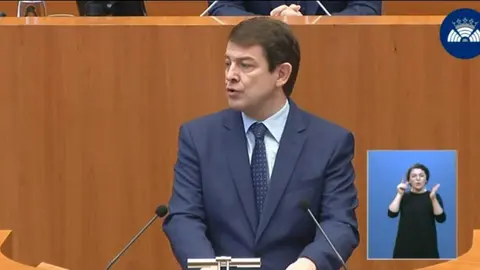 Alfonso Fernández Mañueco durante su primera comparecencia en el pleno de investidura en las Cortes de CyL