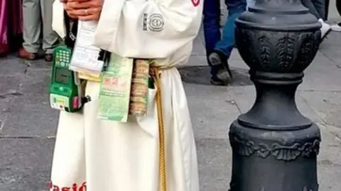 Manzano, vestido de cofrade. Foto Facebook