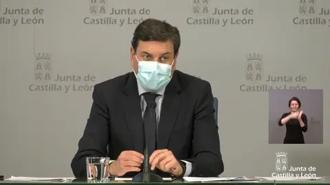 El consejero de Economía y Hacienda y portavoz en funciones, Carlos Fdez. Carriedo, comparece en rueda de prensa posterior al Consejo de Gobierno