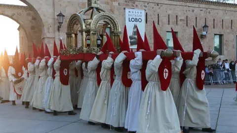 Desfile procesional de la Cofradía del Silencio. Foto Marcos Vicente