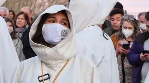 Mascarillas personalizadas de la Hermandad Penitencial de Jesús de Luz y Vida. Fotografía: CEDIDA