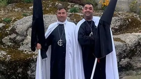 El barandales Roberto Rodax, derecha, y Alfonso Cabrero, ganadores del concurso. Foto cedida