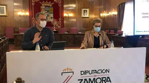 Soledad Martín junto al diputado de Cultura. Foto Marcos Vicente