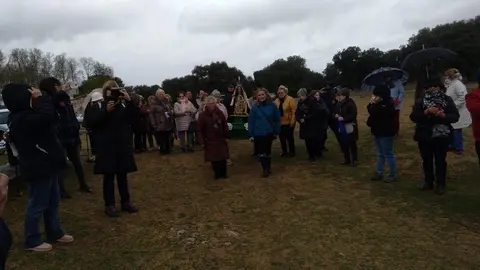 La Virgen de los Montes Negros es procesionada por las mujeres de Granja de Moreruela