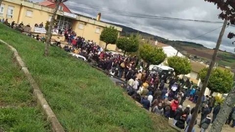 Concentración en Alcañices en defensa de la Sanidad