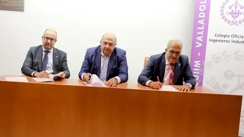 De izquierda a derecha, Ignacio Velázquez, decano del Colegio de Ingenieros Industriales de Burgos y Palencia; Iñaki Bengoetxea, presidente del Colegio de Valladolid; y Agustín Nogal, que ha sido sustituido hace escasas fechas por Antonio Fernández como decano del Colegio de León