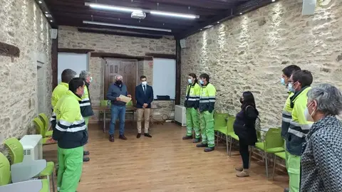 Acto de entrega de las titulaciones con la asistencia del Gerente Provincial del Ecyl y del Alcalde de Puebla de Sanabria