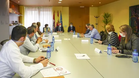 Reunión del consejero de Presidencia con los sindicatos