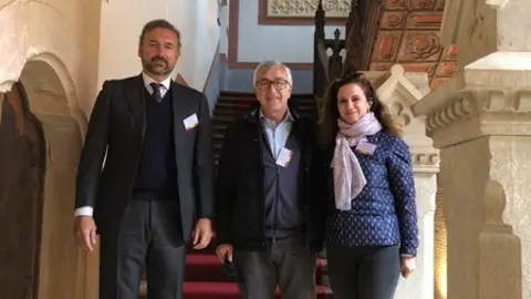 El presidente de la Red Nacional de Patrimonio Histórico, Javier Fitz-James Stewart junto a José Fernández Blanco, alcalde de Puebla de Sanabria y Mª Teresa del Estal López, Técnico de Turismo de la localidad zamorana