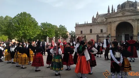 Doña Urraca baila en la Plaza de la Catedral de Zamora