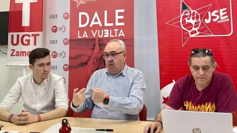 Emilio Ferrero, Secretario General de JSE-Zamora, Ángel del Carmen, Secretario General de UGT Zamora, y Antonio Salvador, Secretario de Acción Sindical de CCOO Zamora