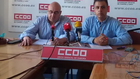 Esteban Alonso y José Manuel Ramos, de CCOO, en rueda de prensa