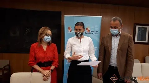 Clara San Damián con los del Sacyl y Atención Primaria