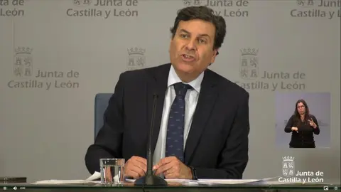 El consejero de Economía y Hacienda y portavoz, Carlos Fdez. Carriedo, comparece en rueda de prensa posterior al Consejo de Gobierno