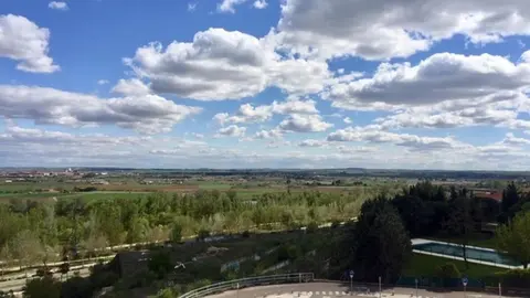 093F17E0-54F7-444E-BFDD-8D6DF00D2B47