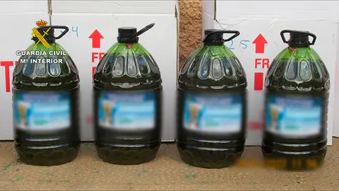 La Guardia Civil detiene a tres personas por elaborar aceites vegetales no aptos para el consumo humano