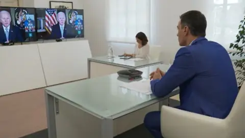 Pedro Sánchez durante la videoconferencia de la II Cumbre Global sobre COVID-19