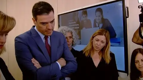 El presidente del Gobierno, Pedro Sánchez, durante su visita al Centro Integrado Público de Formación Profesional Superior de Mislata, en Valencia