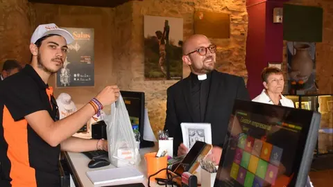 Inauguración SAUS exposición de arte religioso (30)