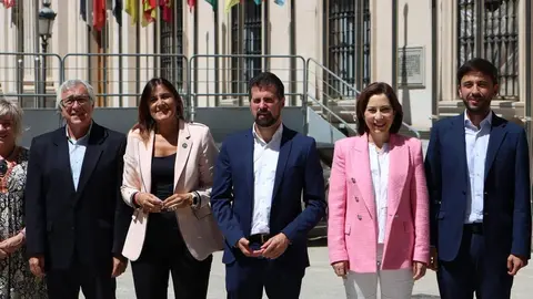 Luis Tudanca y Ana Sánchez durante un encuentro de trabajo con el grupo de senadores de Castilla y León