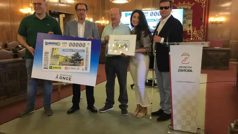 Presentación Cupón de la ONCE con la imagen de Peleas de Abajo