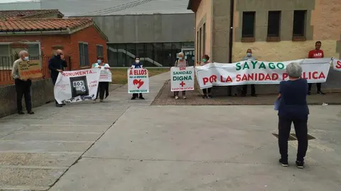 Concentración por la Sanidad en Bermillo de Sayago