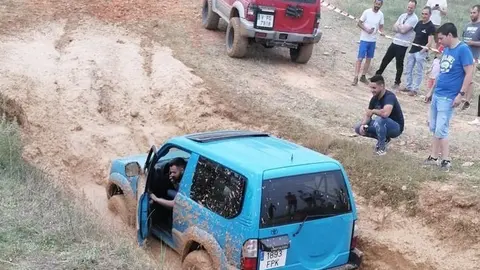 Coches en el Trial de Motamarta