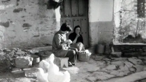 Antiguos habitantes de Videmala. Fotografía: Archivo Nebitto Pellitero FACEBOOK