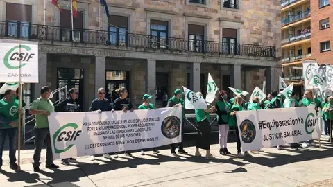 Concentración de CSIF frente a la Subdelegación del Gobierno. Foto Marcos Vicente