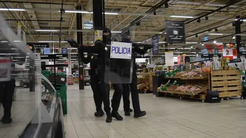 Simulacro en el CC Valderaduey. Fotos Marcos Vicente