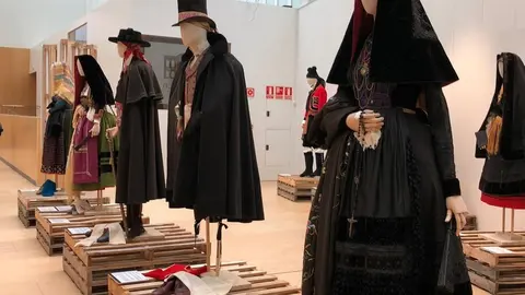 8INDUMENTARIATRADICIONAL 