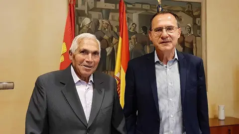 El subdelegado del Gobierno en Zamora, Ángel Blanco, ha recibido
en la mañana de hoy al alcalde de Villabrázaro, Dorsey García