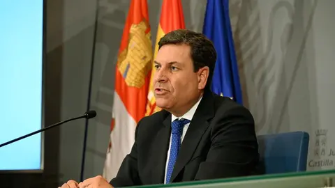 El consejero de Economía y Hacienda y portavoz, Carlos Fdez. Carriedo, comparece en rueda de prensa posterior al Consejo de Gobierno