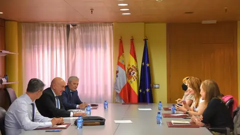 Reunión entre el consejero de Presidencia y CCOO