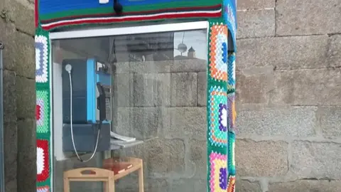 Cabina telefónica en Fermoselle. Fotografía: Sara GS