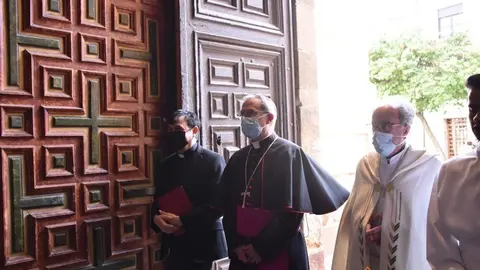 El Obispo de Zamora durante la ceremonia. Foto Aroa Colmenero