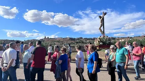 Los toresanos vuelven a disfrutar del Lunes de Pentecostés con el Cristo de las Batallas. Foto Rocío Gato