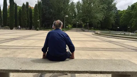 Zamorano descansando en la plaza de La Marina