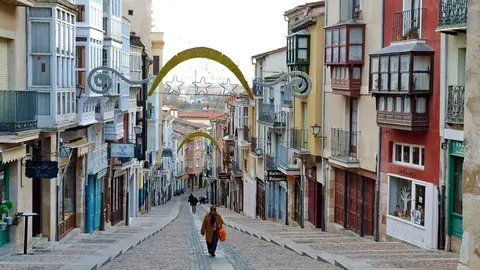 Cuesta de Balborraz adornada en Navidades