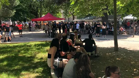 Los jóvenes se dan cita en La Marina antes del Festival Live rock