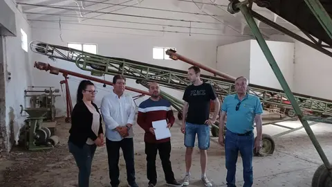 El Alcalde de Fuentesaúco, Eduardo Folgado, y los concejales del equipo Gobierno José María Ramos, Laura Hernández, Rogelio Vellaz y Anselmo Tejero en una reciente visita al antiguo silo de la localidad