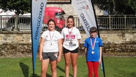 Ariadna Fernández en el podio